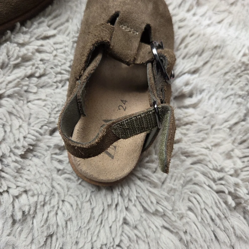 ZARA ! Girl's  sandals size 24
